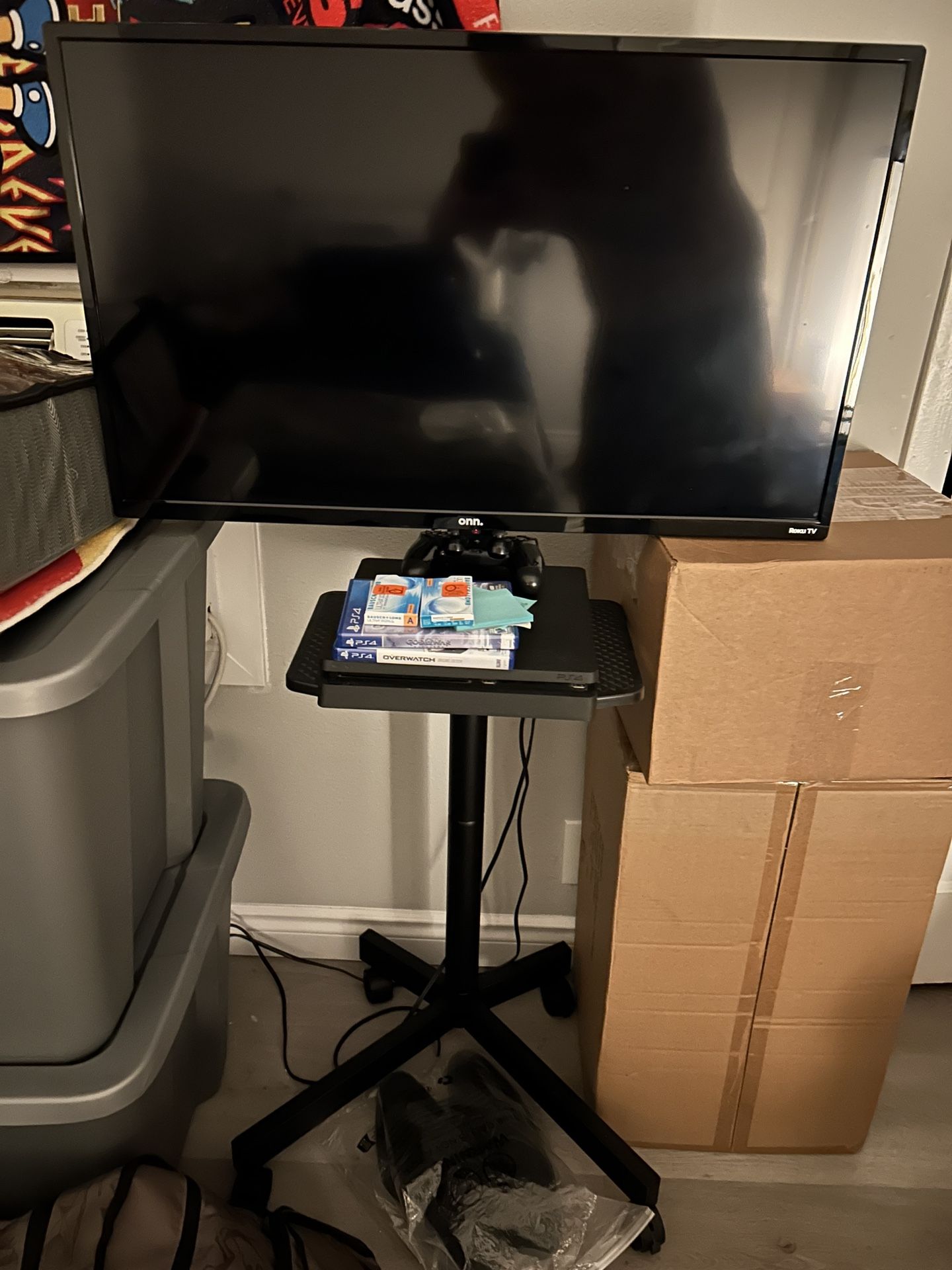 32” ONN Roku TV With Stand