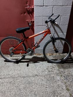 Giant XTC SE2 24-Speed Mountain Bike – 27.5" Wheels – New Slime Tube – Ready to Ride
