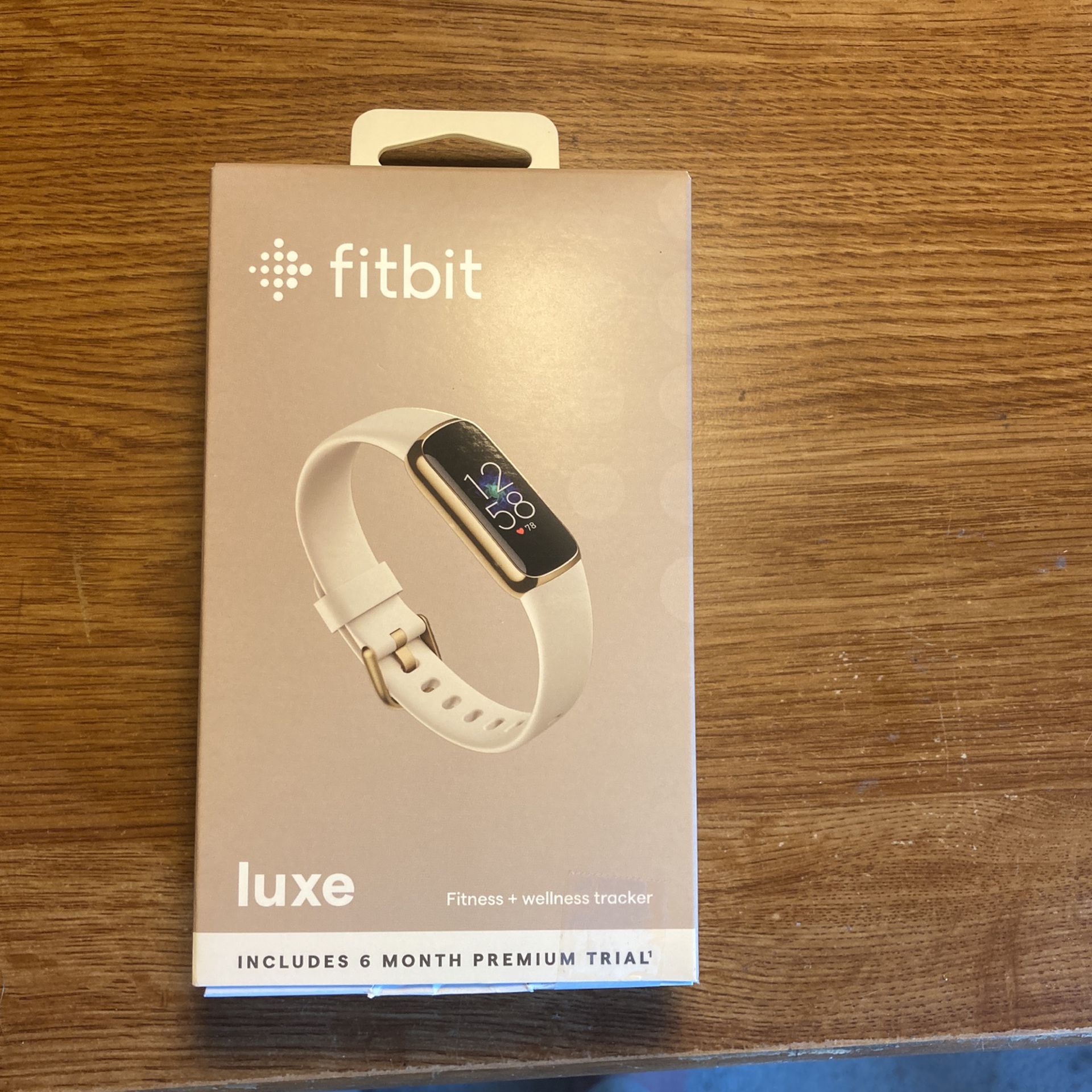 Fitbit Luxe With White Band