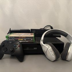 Xbox One 1 TB bundle  3 Games 1 Controller & Headset