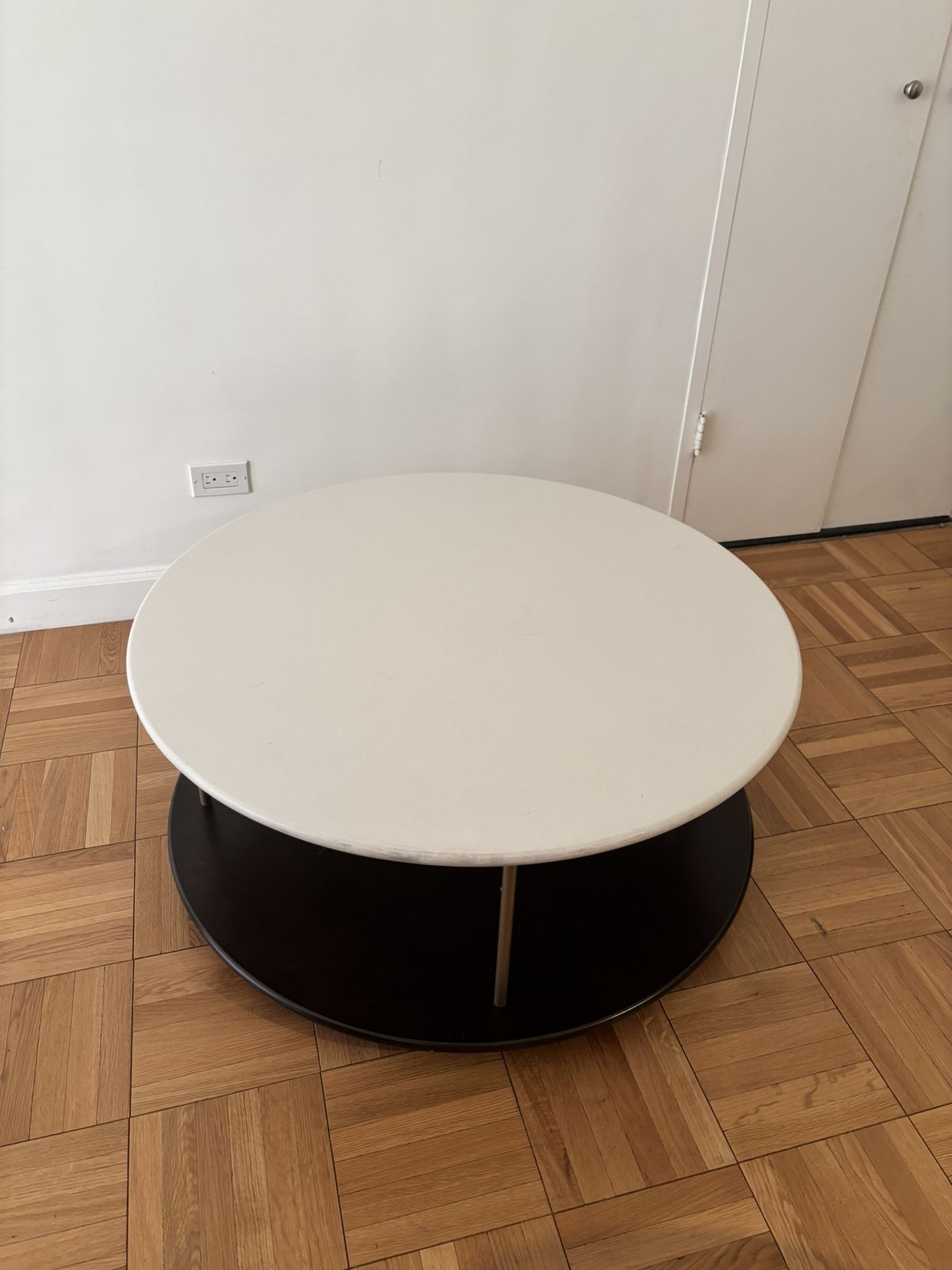 Round coffee table