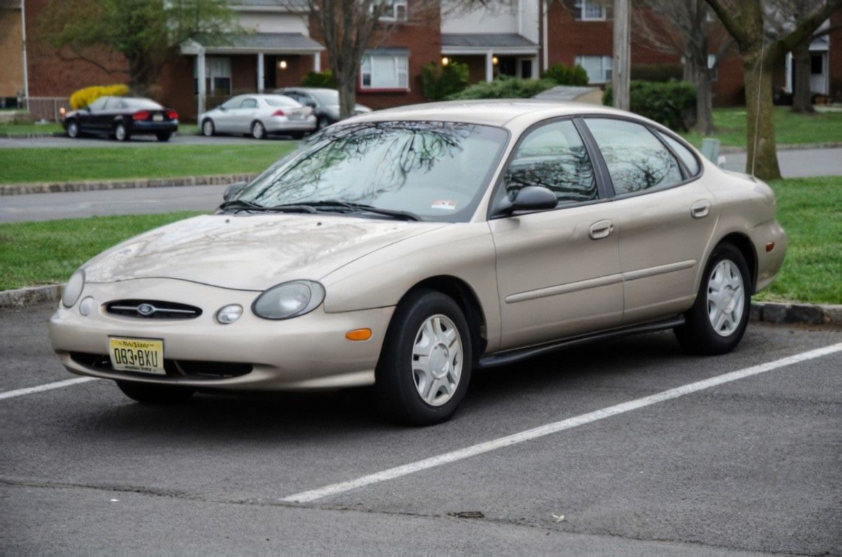 1999 Ford Taurus