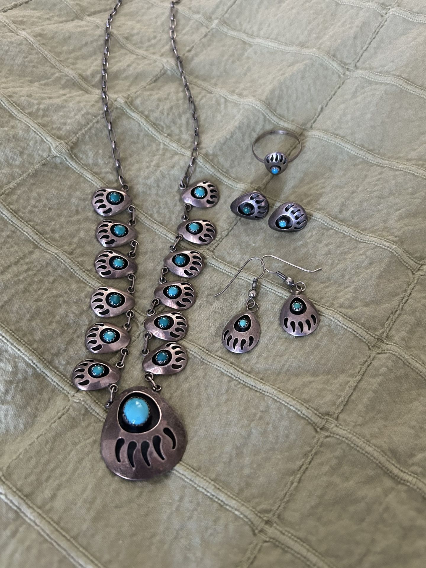 Turquoise Bear Claw Necklace Set