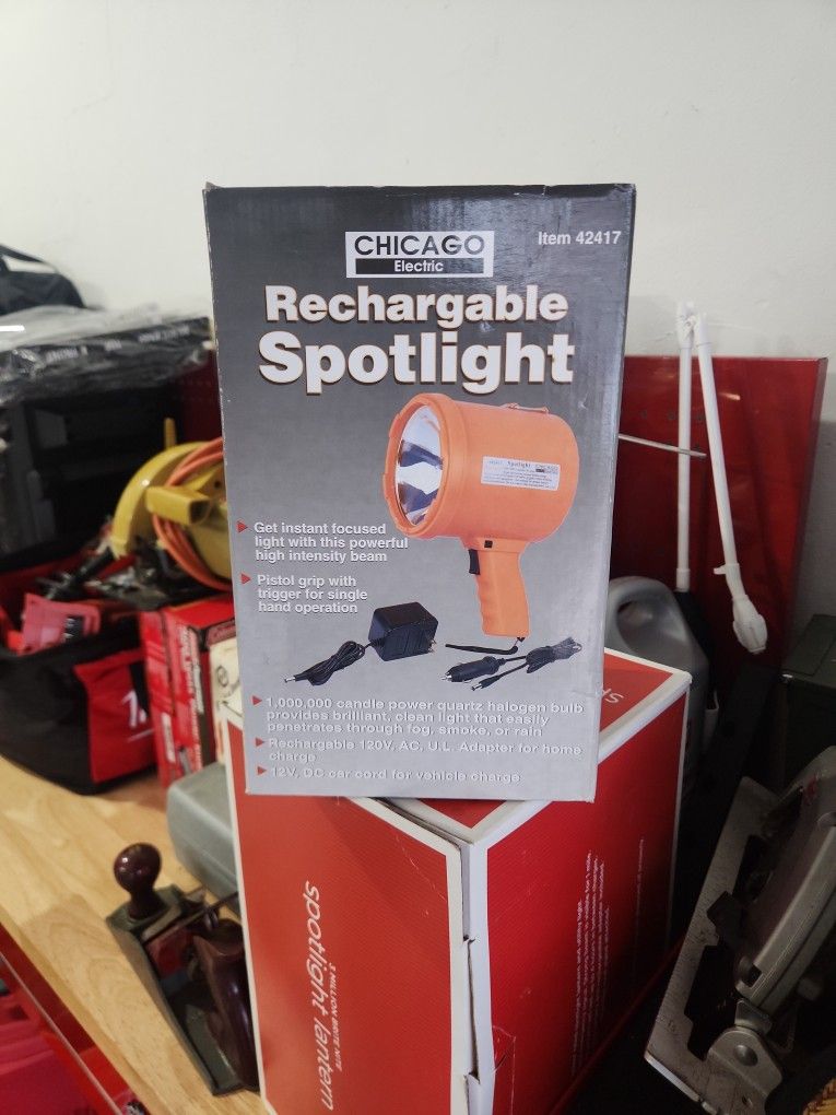Chicago Electric Rechargable Spot Light