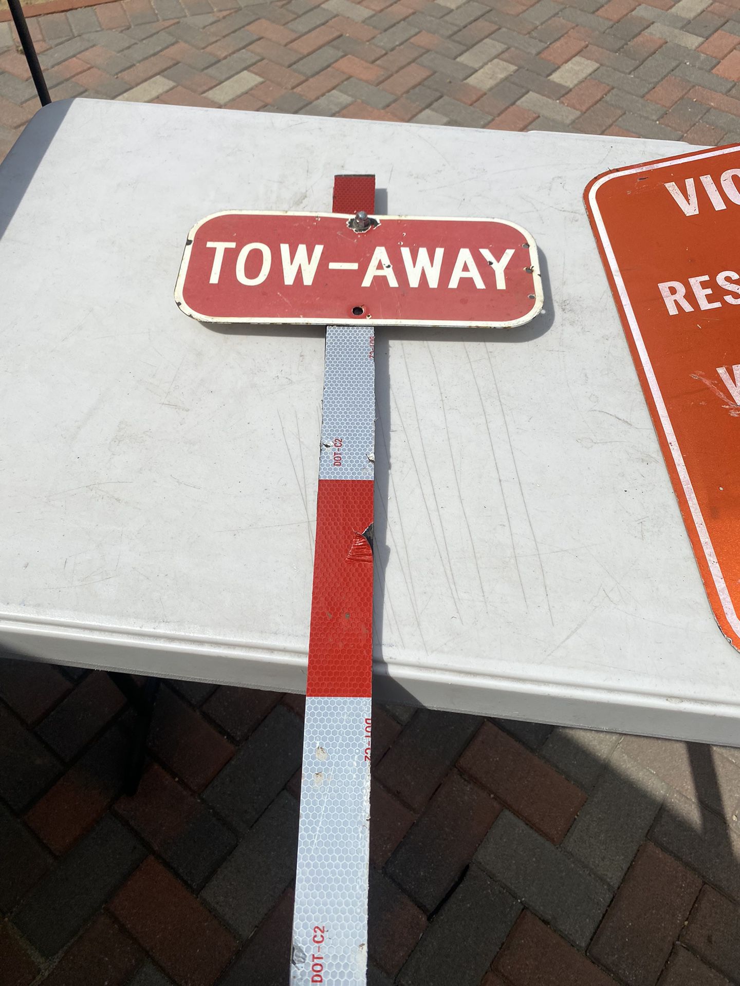 Small Tow Away Sign