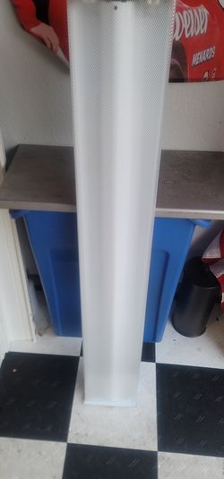 4'FT x 8" Fluorescent light With bulbs