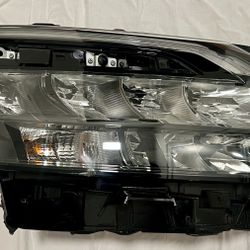 Nissan Pathfinder Headlight