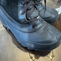 North Face Kids size 2 Snow Boots