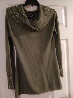 Woman's army green long-sleeve