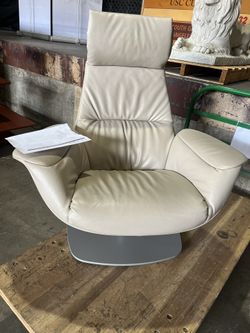 Leather Lounge Ivory Chair