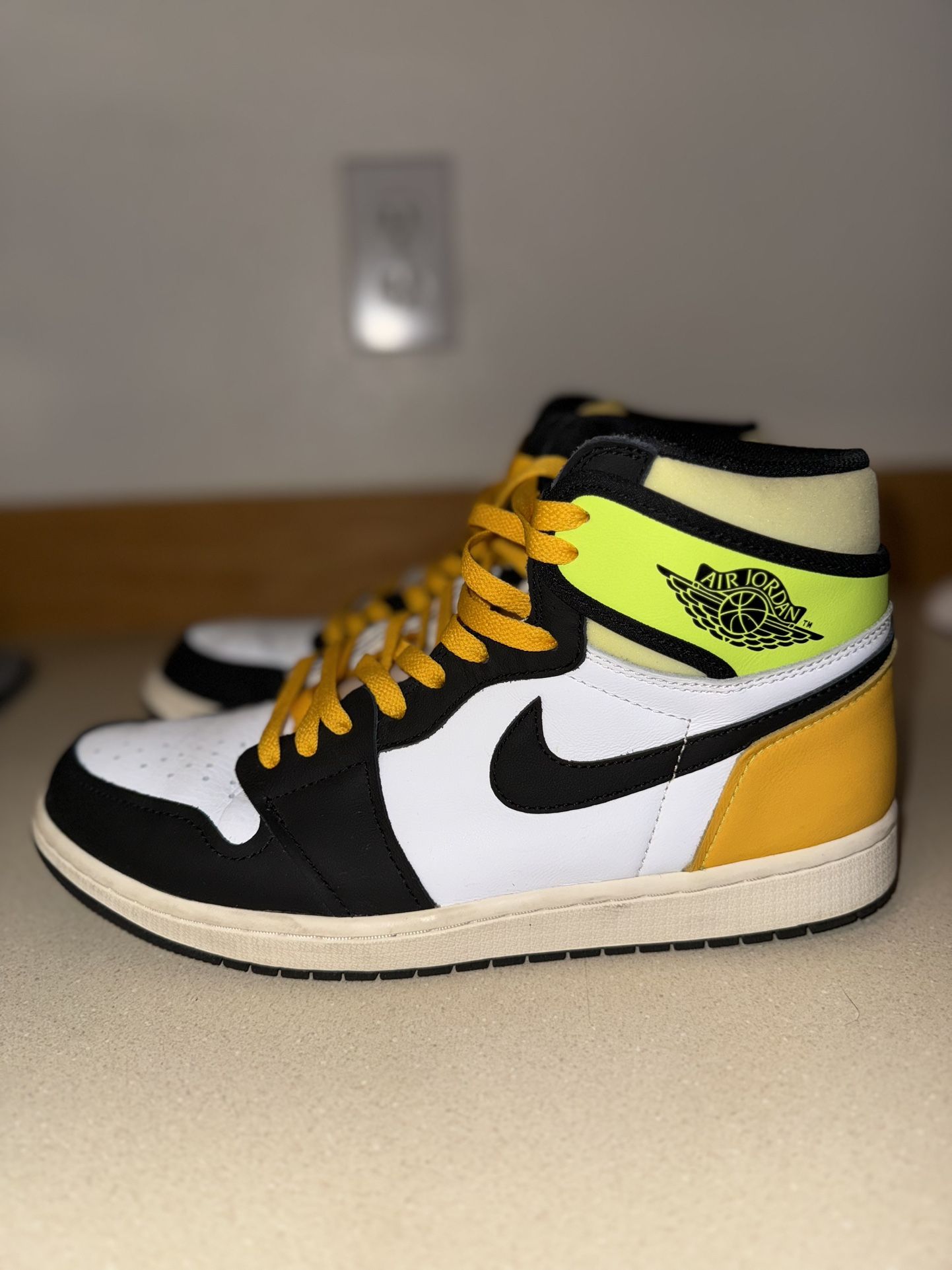 Air Jordan 1 volt 
