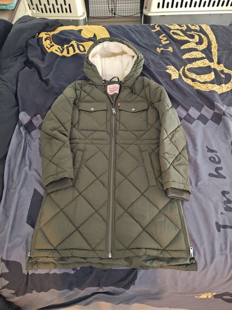 Levi's Women's Quilted Park A Jacket With Sherpa Hood, Size Small