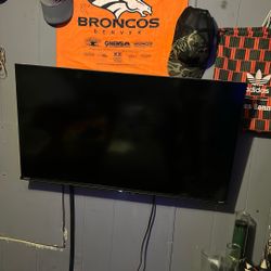 40 “ TV Hisense by Roku