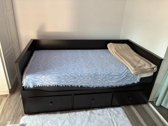 Daybed Frame with 3 Drawers