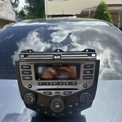 2003 - 2007 Honda Accord OEM Radio 6 Disc Changer CD Player 7BC1 EX LX Sedan