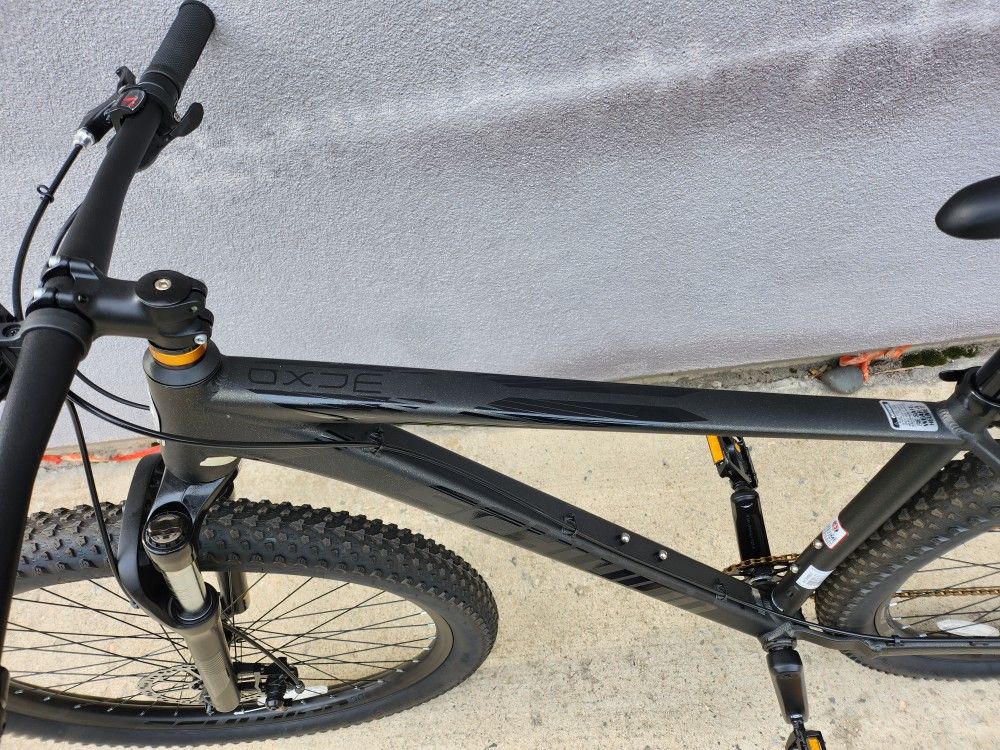 Black foxter likedvthat mountain bike