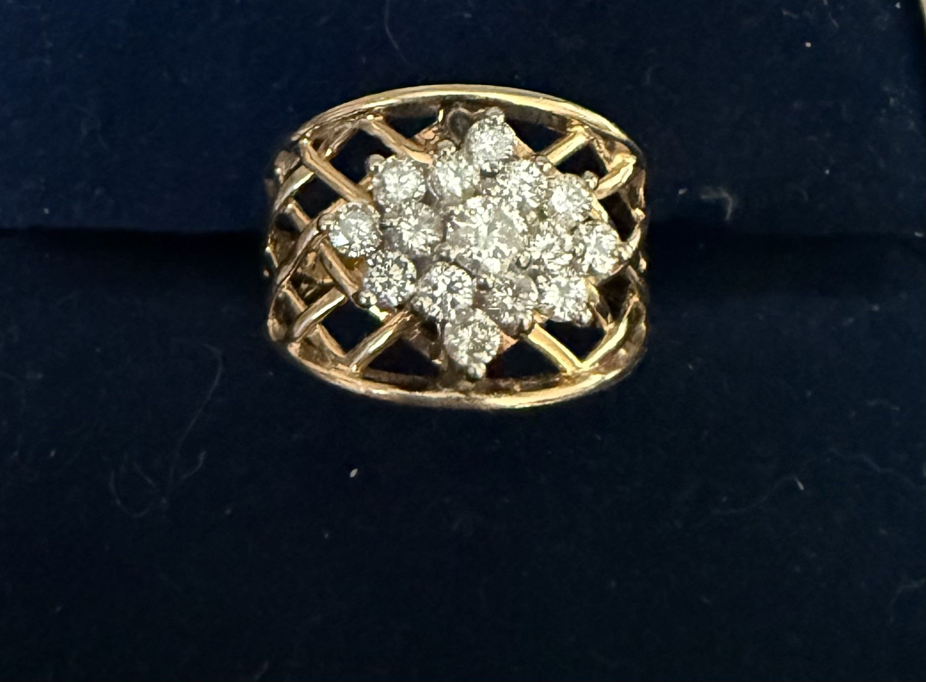 Vintage 14K Ring With 15 Diamonds