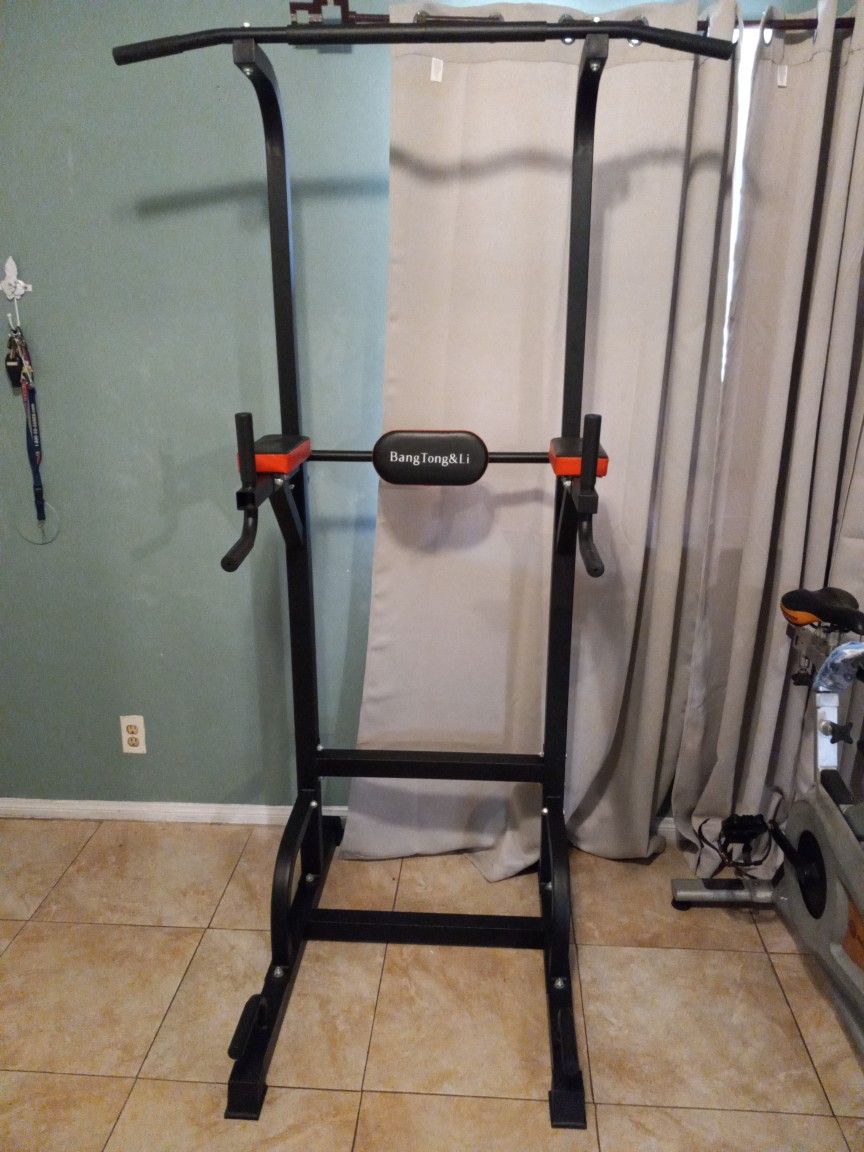 Dip Station Pull Up Bar for Sale in Compton, CA OfferUp