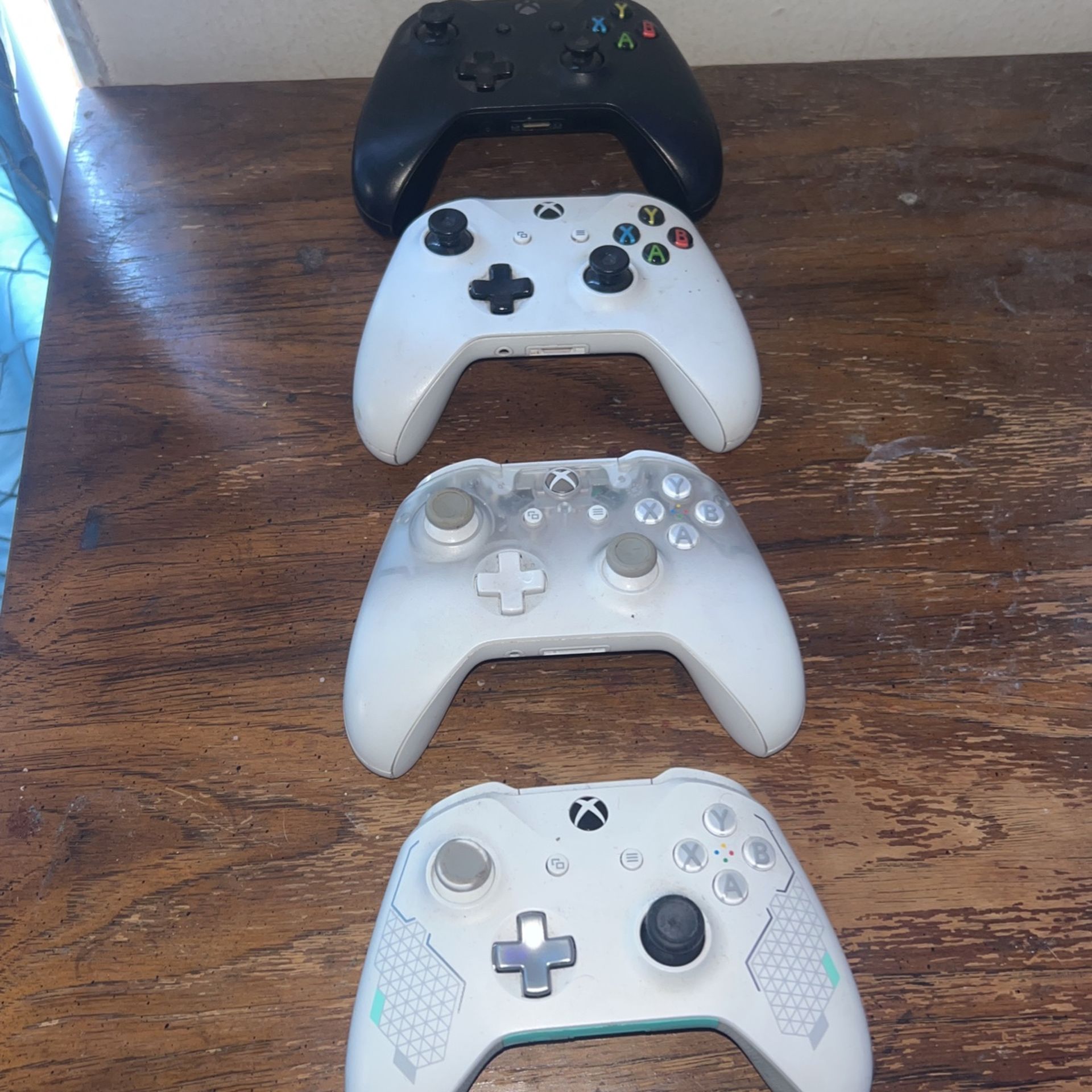 Xbox 1 Controllers