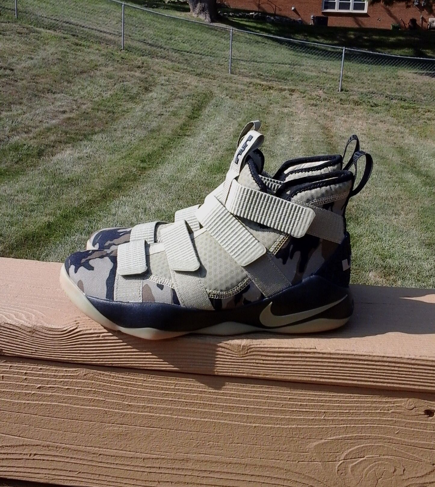 Zoom lebron soldier 11 camo cheap