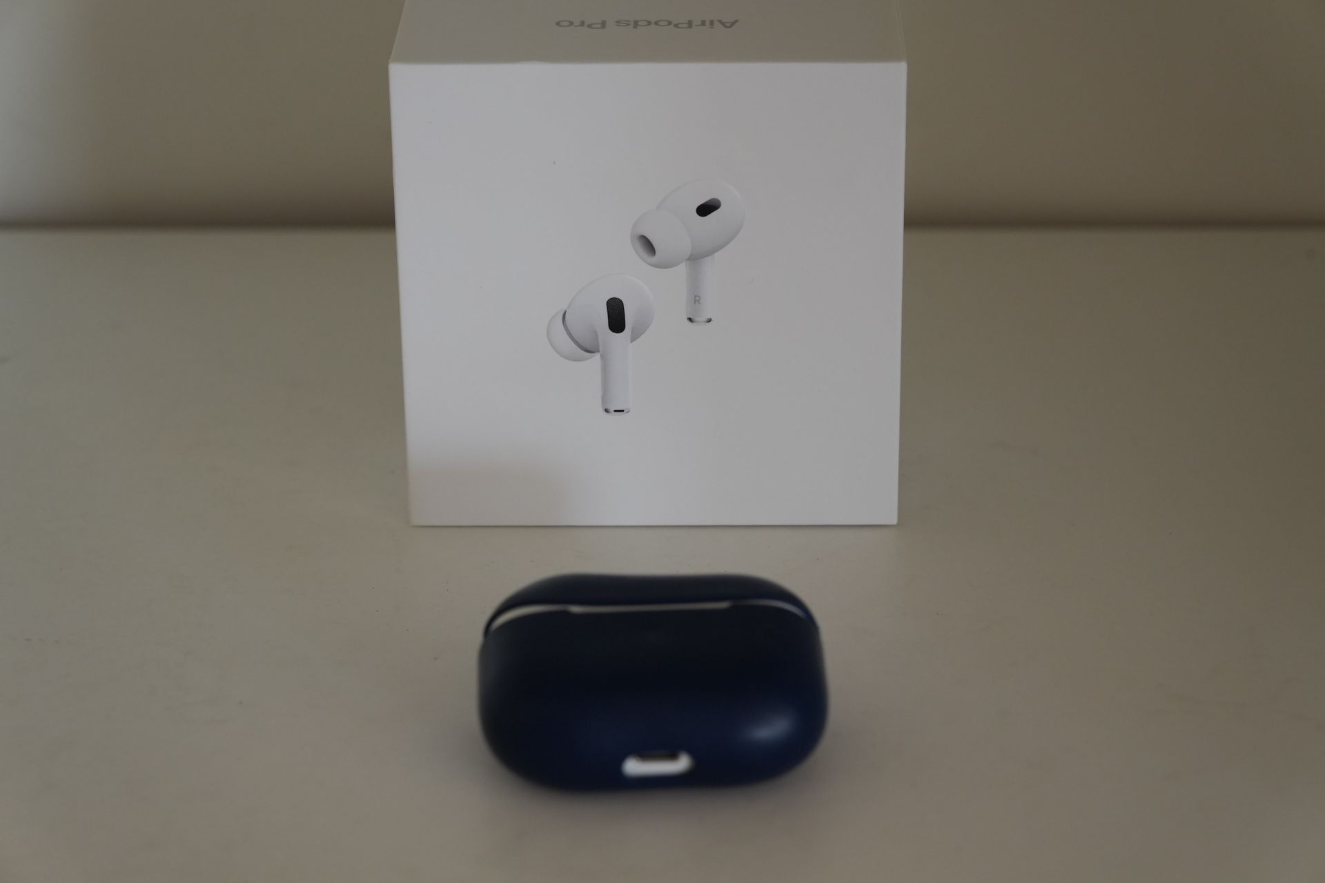 MQD83AM/A Apple AirPods Pro (2nd generation) Lightning Magsafe