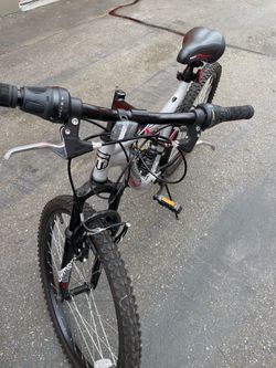 Mongoose ledge 2.1 21sp boys 24” wheels