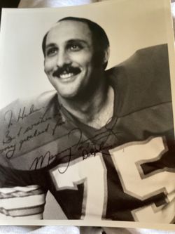 Manny Fernandez’s signed 8x10