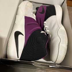 Size 13 Kyrie