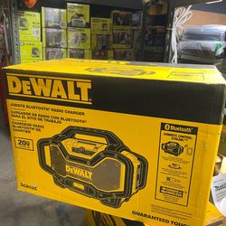 DeWalt 20V Max Cordless and corded radio Bluetooth and charger