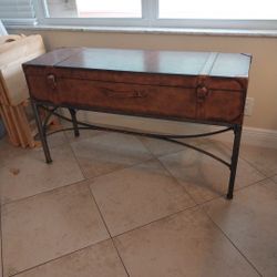 CHEST STYLE TABLE
