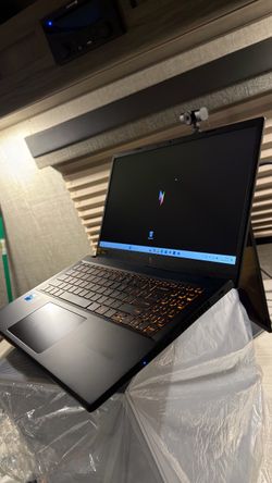Acer nitro v15 gaming laptop - Rtx 5050 - 16gb ram- 512gb nvme ssd- like new good pc