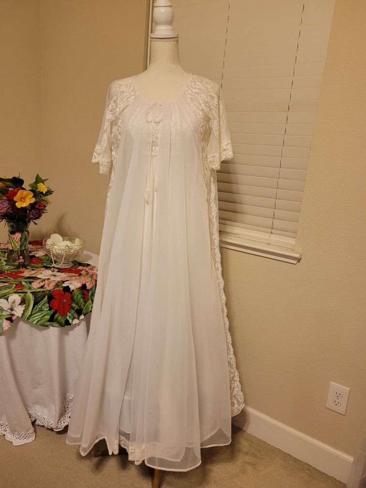 Vintage Pinior Langerie  Eligant Nightgown Set Size Small 