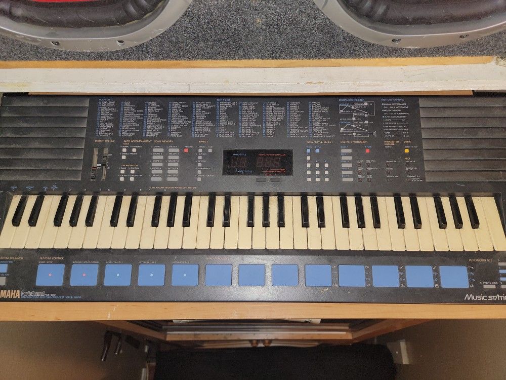 Yamaha Portasound PSS-680 Synthesizer Music Station Keyboard