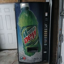 Dixie Narco Vending Machine - Mountain Dew