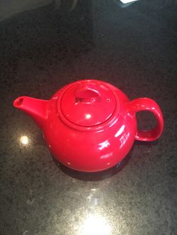 Red tea pot in great condition