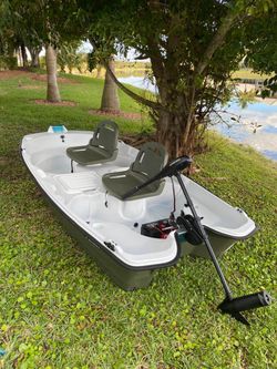 2021 10' 2-person-fiberglass boat with trolling motor and live well. for  Sale in Pompano Beach, FL - OfferUp