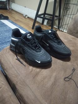 Female Size 7 Air Max