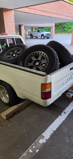 For sale set 5 wheels and tires 17x8.5 6x139.7