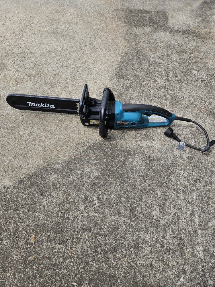 MAKITA ELECTRIC CHAINSAW. SIERRA