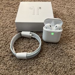 Apple AirPods 2nd Generation With Charging Case And Charger 