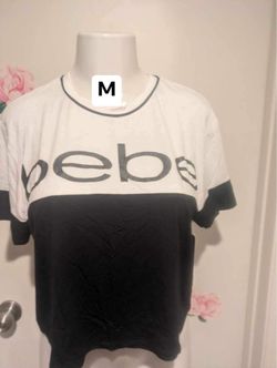New women’s top size medium from bebe