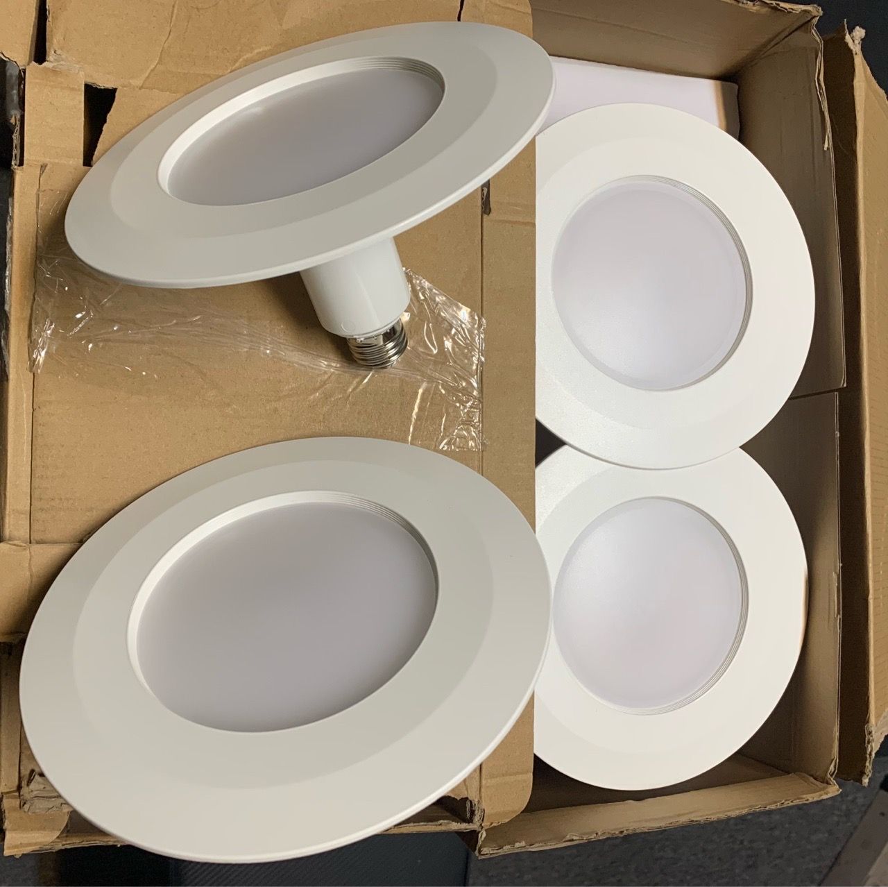 Soliseed 24pk recessed can light bulbs for Sale in San Antonio, TX ...