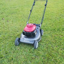 honda self propelled lawn mower works great $220 firm