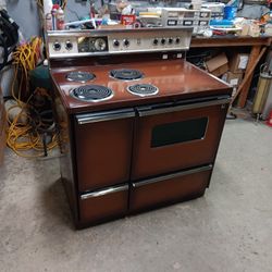 Older GE Electric Stove.  Working Perfectly 