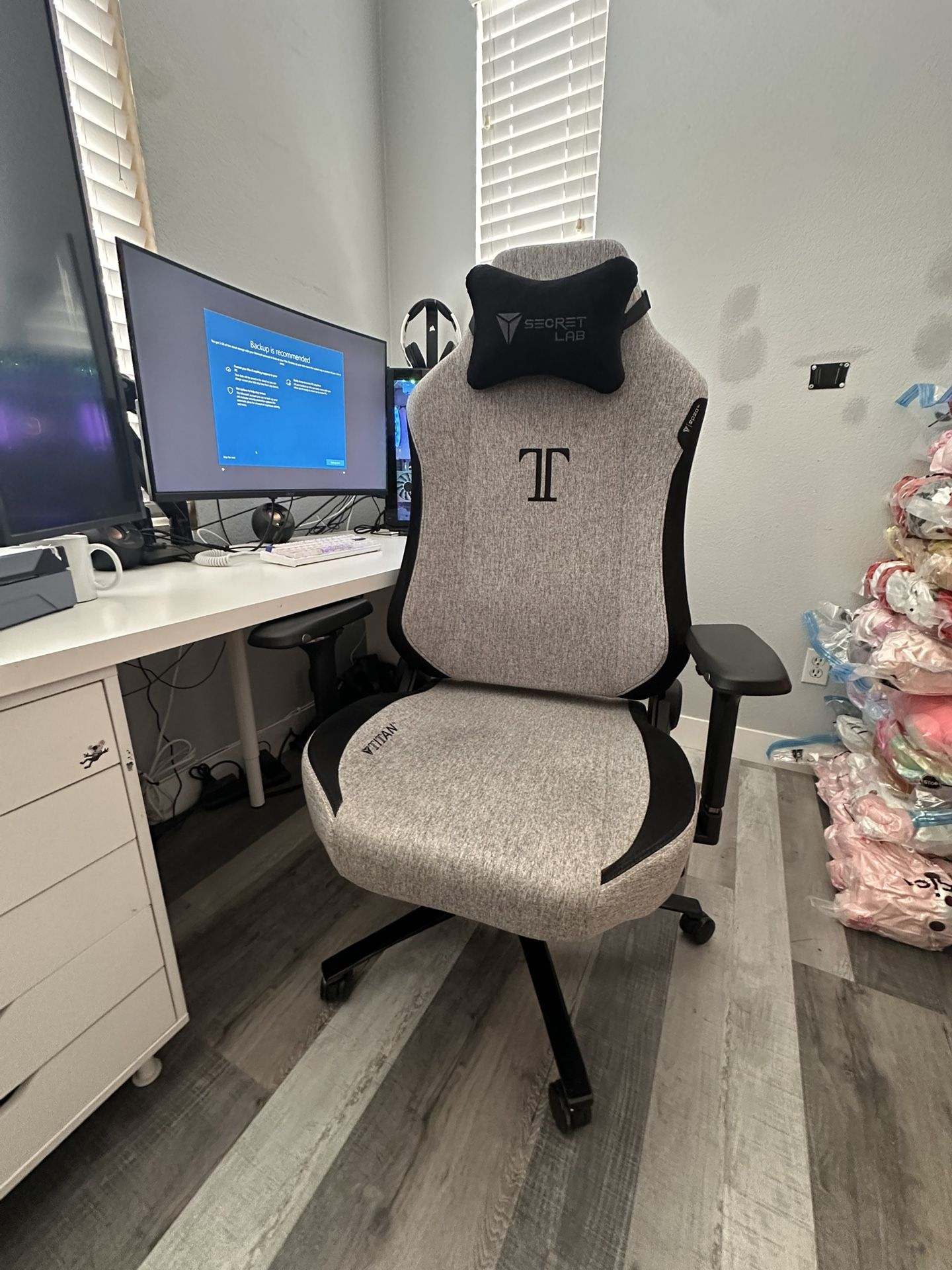 Secret Lab Titan Evo XL Gaming Chair Cookies And Creme