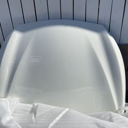 White Q50 Hood 2022 Luxe 