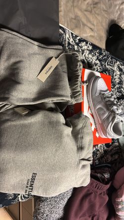 Essential Hoodie & Sweat Pants 