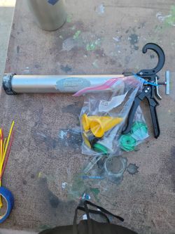 Newborn industrial sausage caulking gun