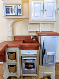 Step 2 Grand Walk-In Kitchen for Toddlers & Kids