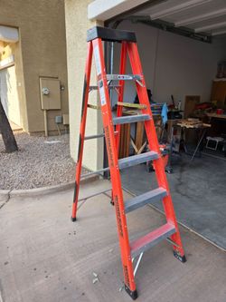 8ft Fiberglass Ladder